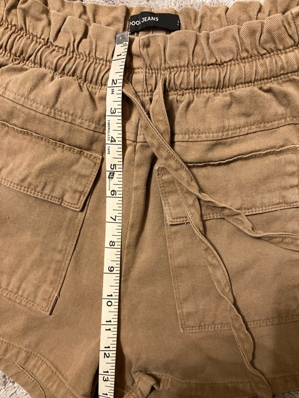 Elastic-Waist Cargo Shorts in Tan - Picture 6 of 6